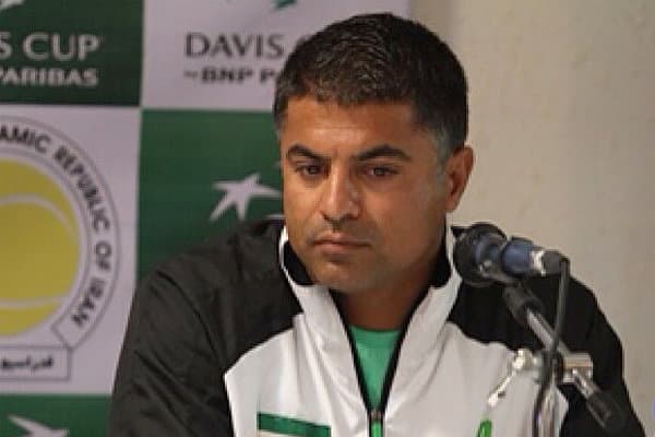 احمدوند: بازیکنی را به تیم ملی دعوت می‌ کنم که به خاطر بازی نکردن یک مملکت را زیر سوال نبرد