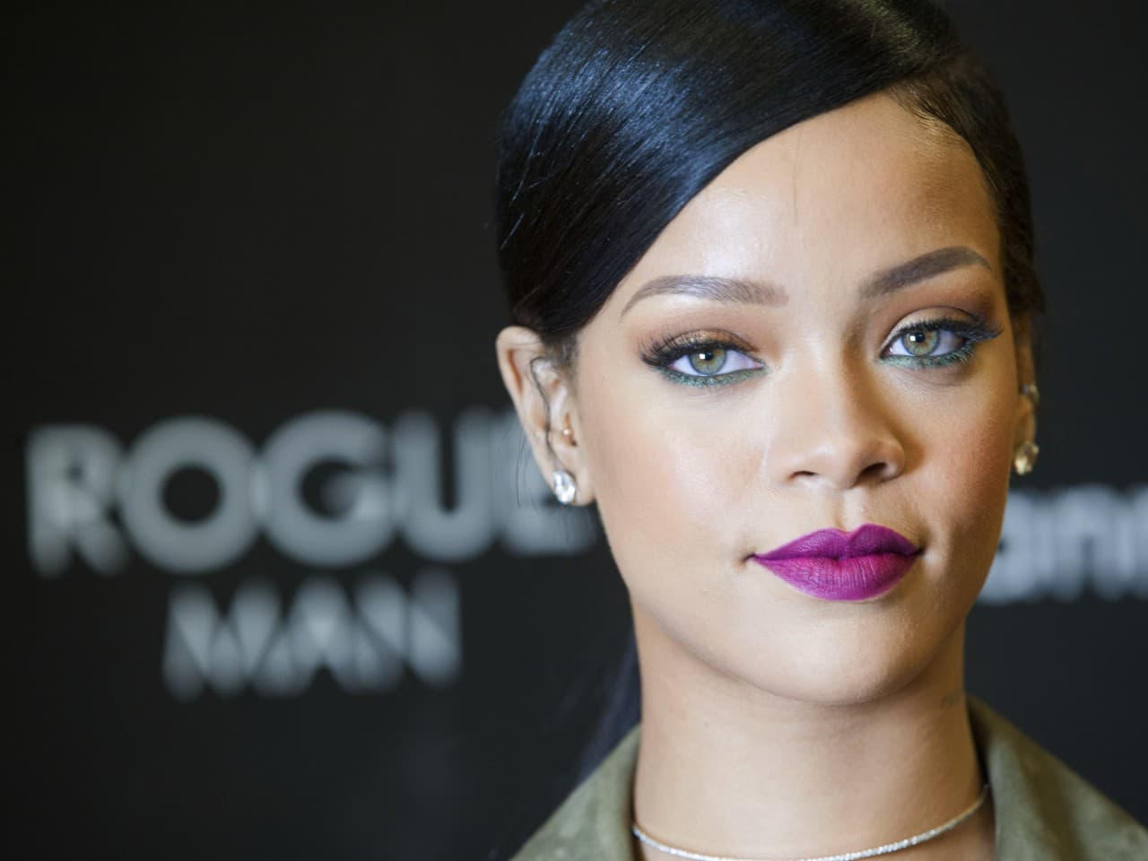  Rihanna  - diamond