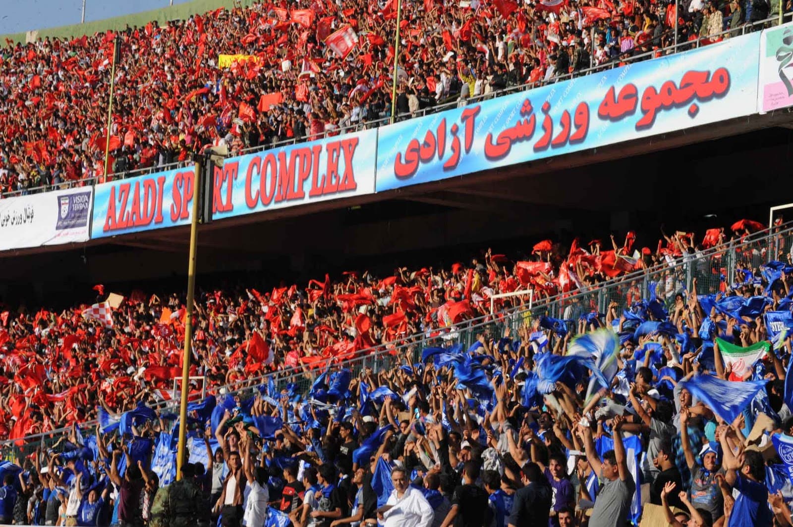سازمان لیگ و کاهش دادن آمار تماشاگران پرسپولیس و استقلال پس از 50 روز 