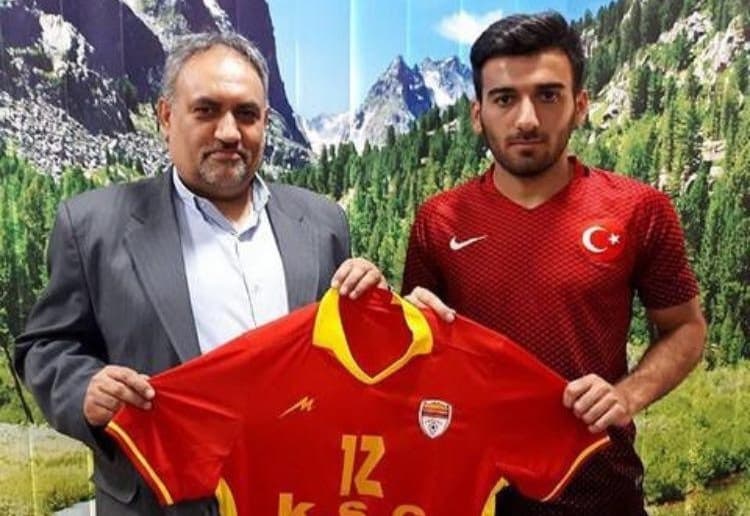 هادی حبیبی نژاد، بازیکن فصل گذشته فولاد خوزستان قراردادش را با این باشگاه تمدید کرد