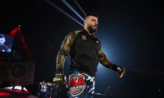 بیماری بد موقع امیر علی اکبری؛ ستاره ایرانی MMA سه روز تمرین نکرد