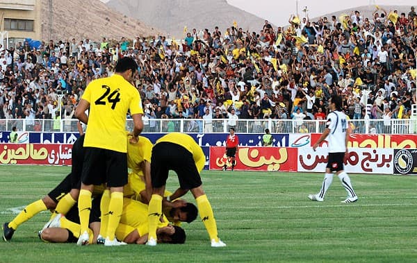 مدیر حقوقی باشگاه فجرسپاسی: آرزوی مالک خونه به خونه برای ما خاطره است؛ بازیکن به چه اجازه ای با مدیرعامل ما درگیر می شود؟