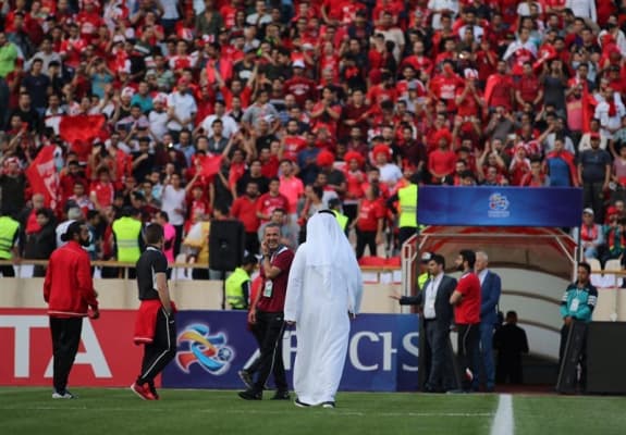 هواداران پرسپولیس پشت درب های بسته؛ کارشکنی مسئولان اماراتی