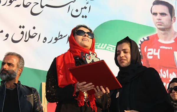 مریم حیدرزاده، بانوی شعر ایران در مراسم سالگرد هادی نوروزی حاضر شد (عکس)