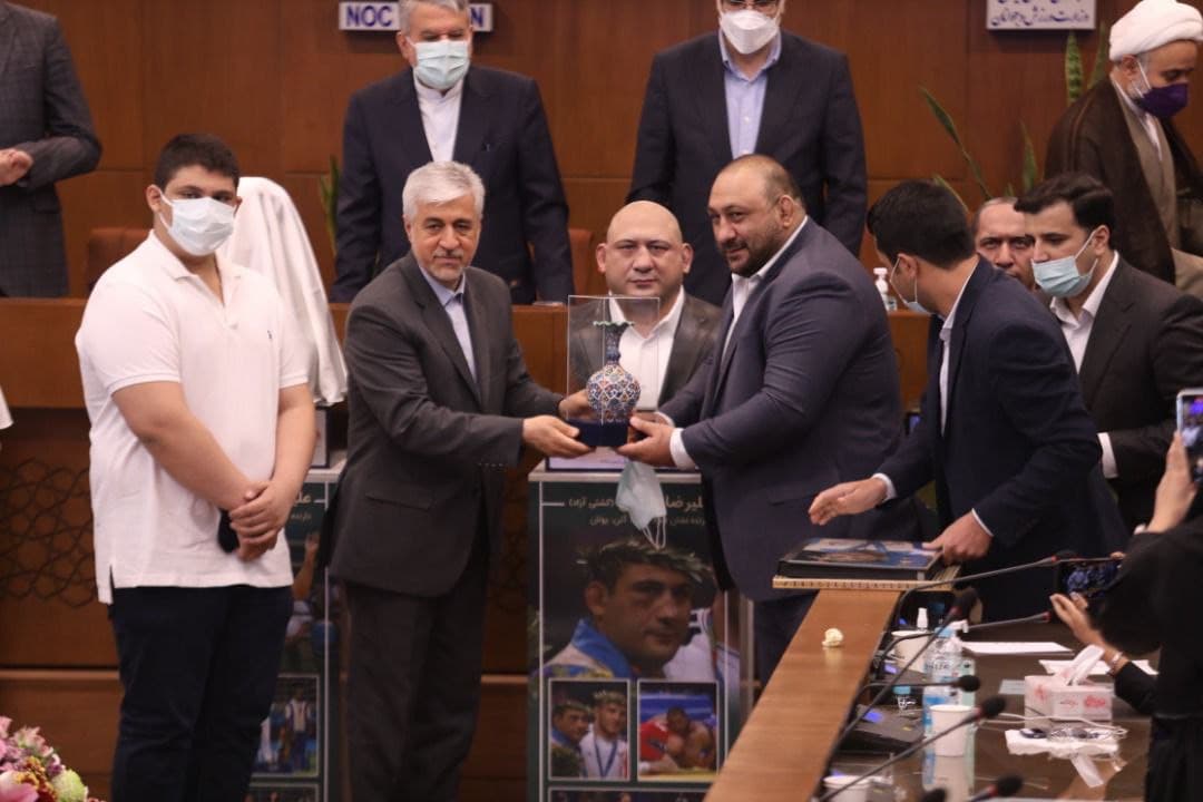 آیین رونمایی از سردیس ۵ مدال آور المپیک / گزارش ویدیویی طرفداری