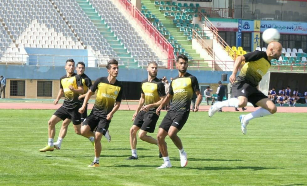 درخشش خط دفاعی آلومینیوم اراک مقابل فولادی ها