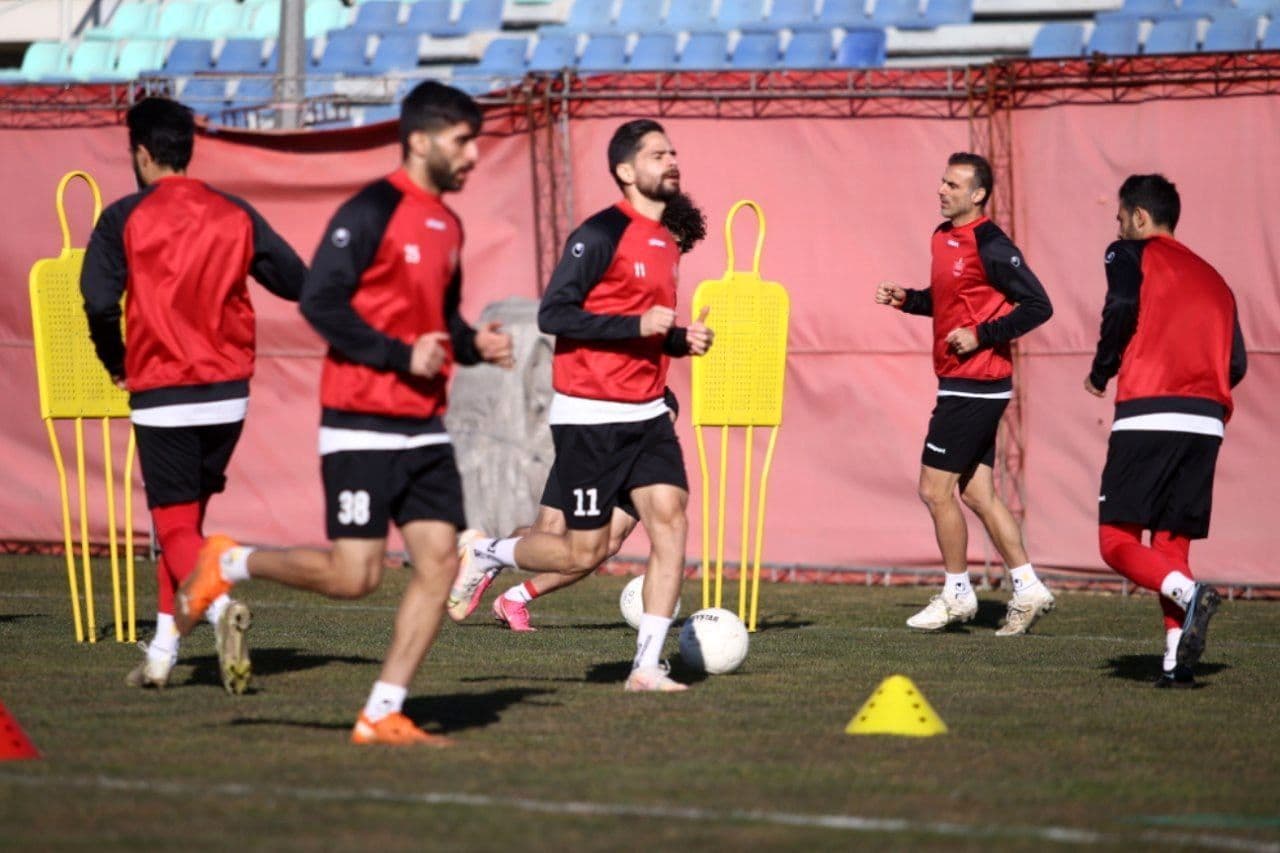 پرسپولیس برای جذب بازیکن چند جای خالی دارد؟