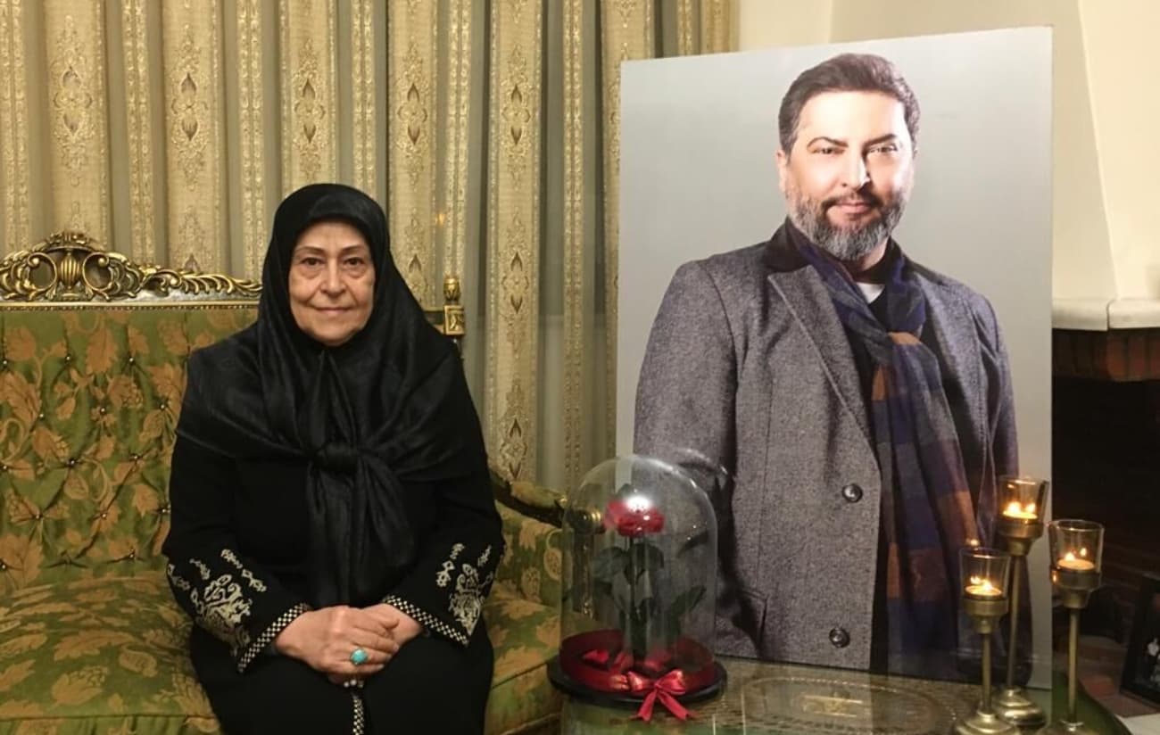 مادر مهرداد میناوند: ای کاش واکسن کرونا را زودتر به ایران می‌ آوردند