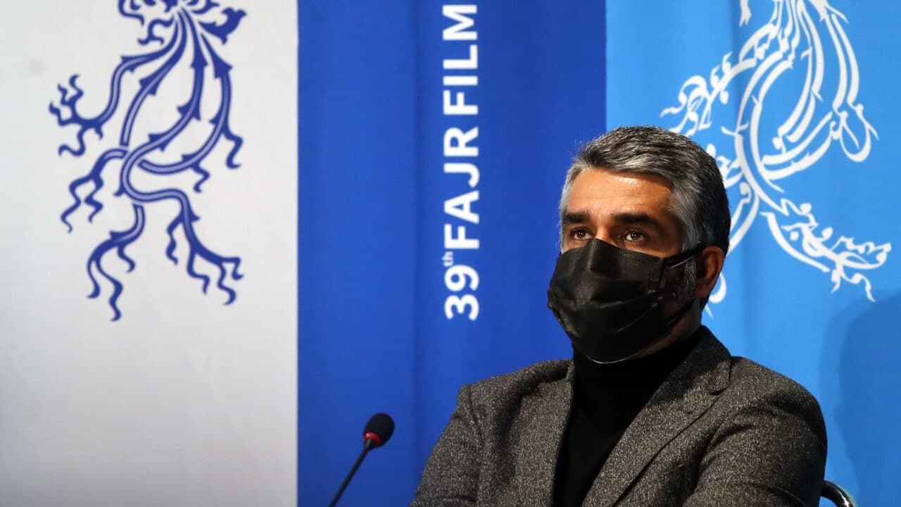 عکس پژمان جمشیدی در حال کشیدن سیگار!