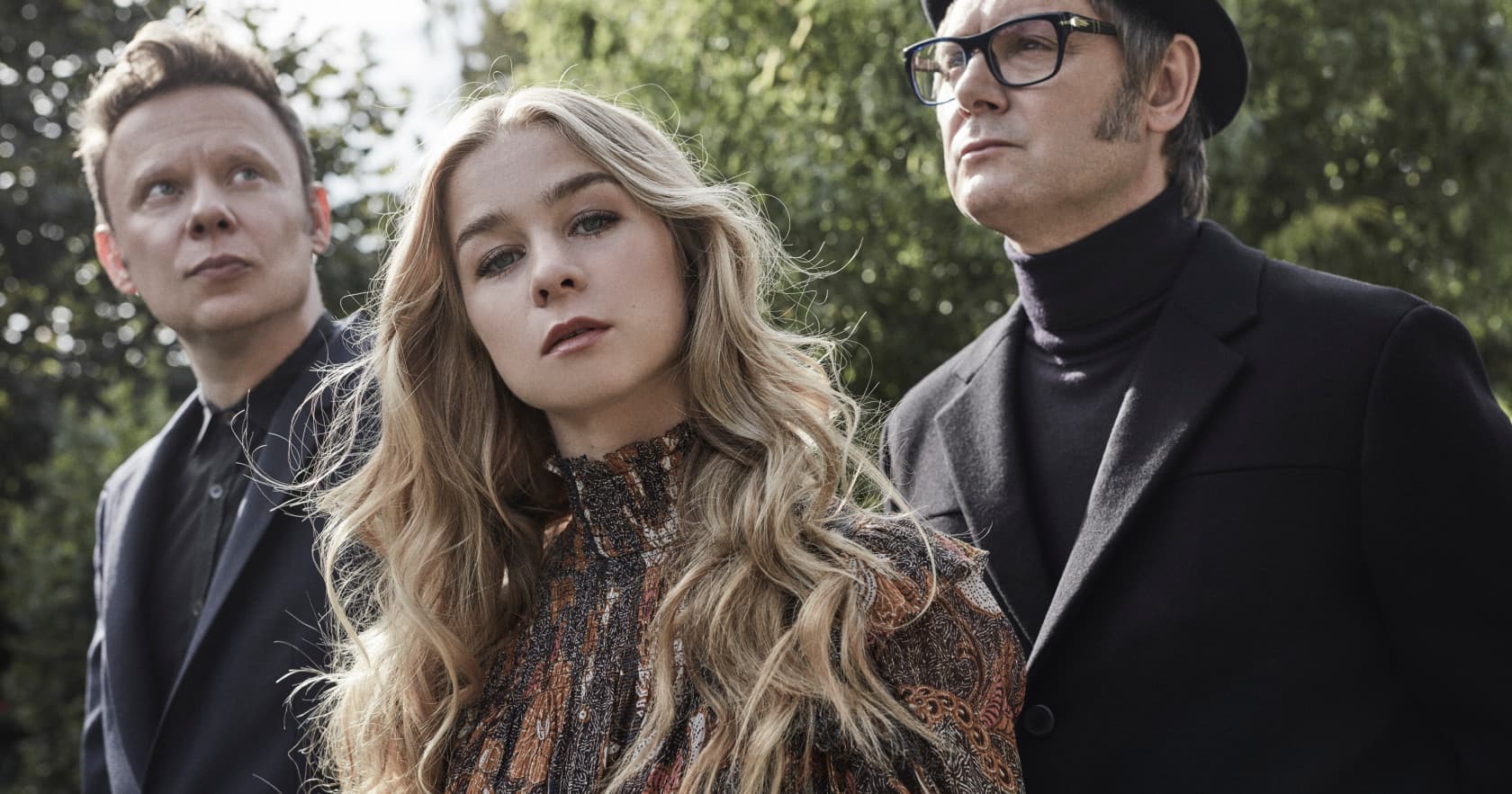 ترانه انگلیسی زیبا به نام " Mad About You " از گروه بلژیکی " Hooverphonic " 