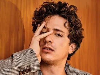 دانلود آهنگ جدید light switch از Charlie Puth