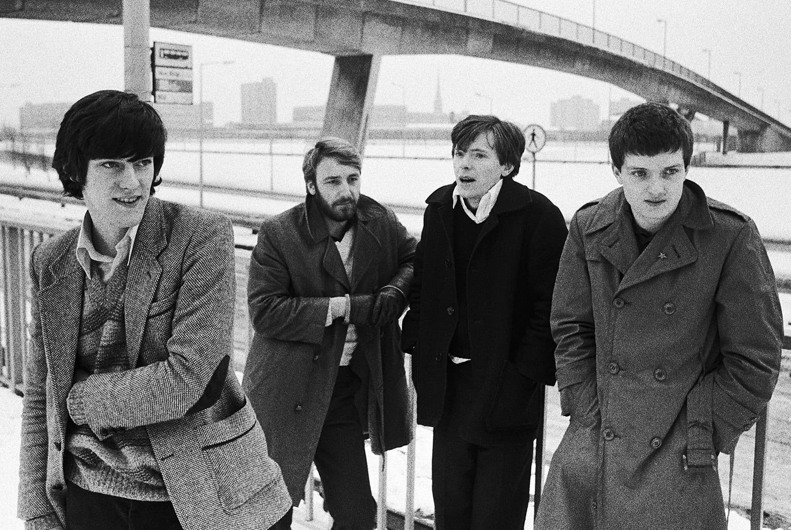 آهنگ She's lost control از Joy Division