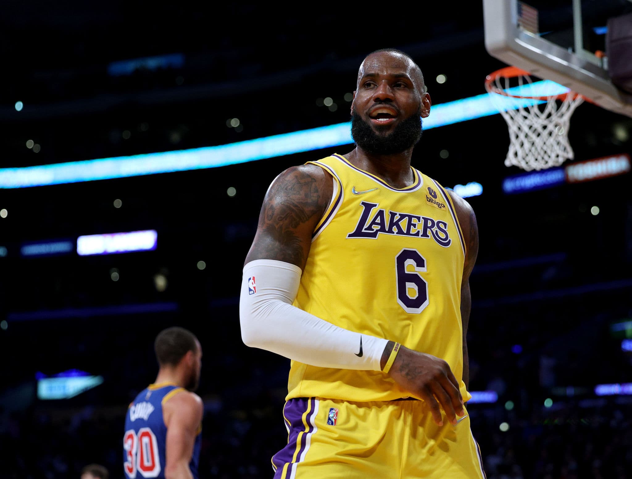 فصل عادی NBA | لیکرز با 56 امتیاز لبران برد؛ پیروزی میامی و دالاس