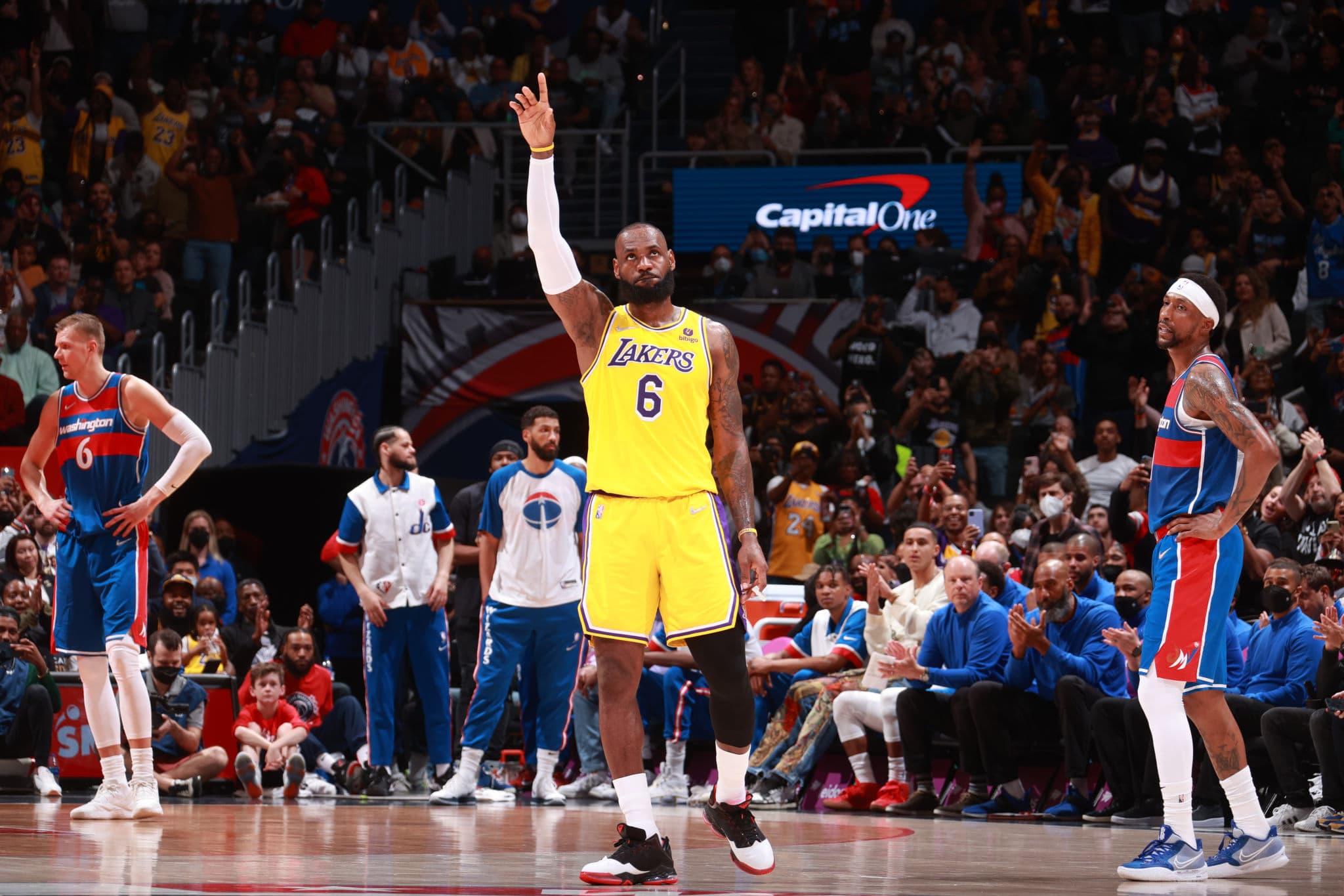 بسکتبال NBA | عبور پادشاه از ملون؛ لبران جیمز، دومین امتیازآور برتر تاریخ لیگ در فصل عادی