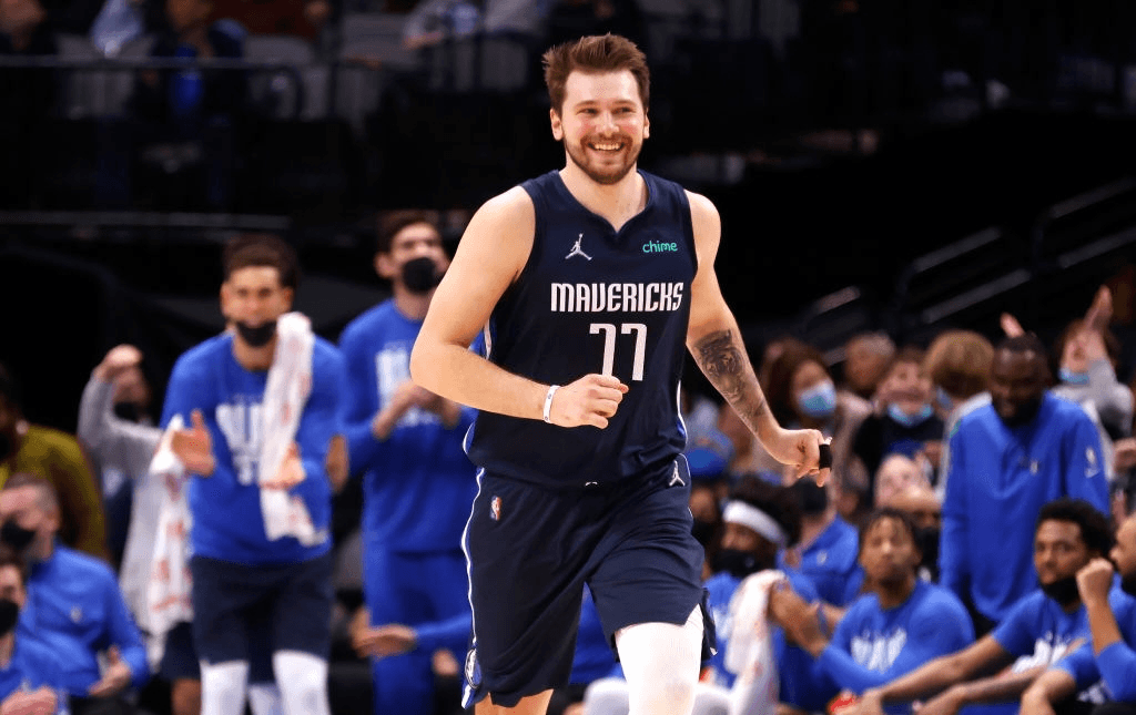 فصل عادی NBA | فینیکس از میلواکی گذشت؛ شکست کلیپرز در روز 51 امتیازی‌ لوکا مجیک
