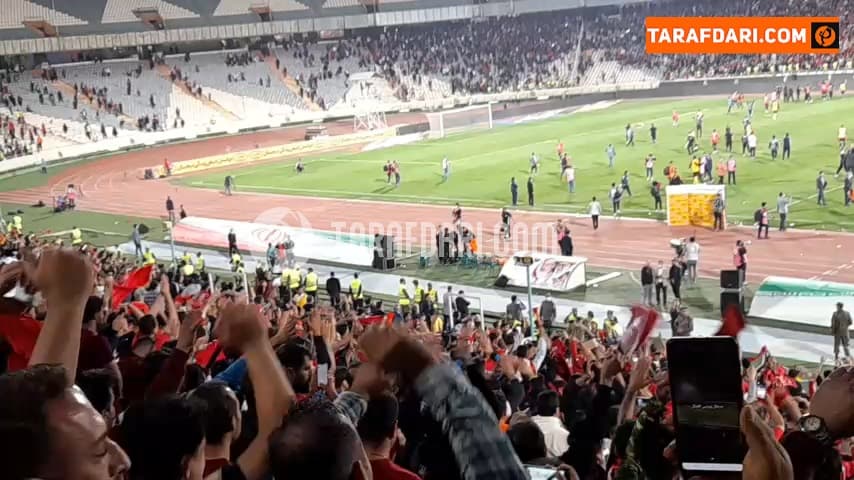 شادی هواداران تیم نساجی مازندران پس از پایان بازی با مس کرمان و صعود به فینال جام حذفی / فیلم