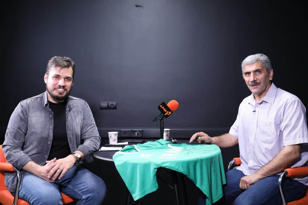 نادر محمدخانی در طرفداری: برخوردهایی با حجازی شد که ناامیدم کرد؛ مدال خدمت واقعی بگیرید، نه مثل سازنده متروپل!