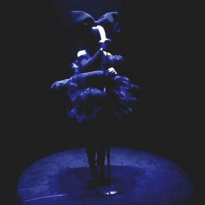 دانلود آهنگ sia furler-broken glass{ acoustic and piano version}