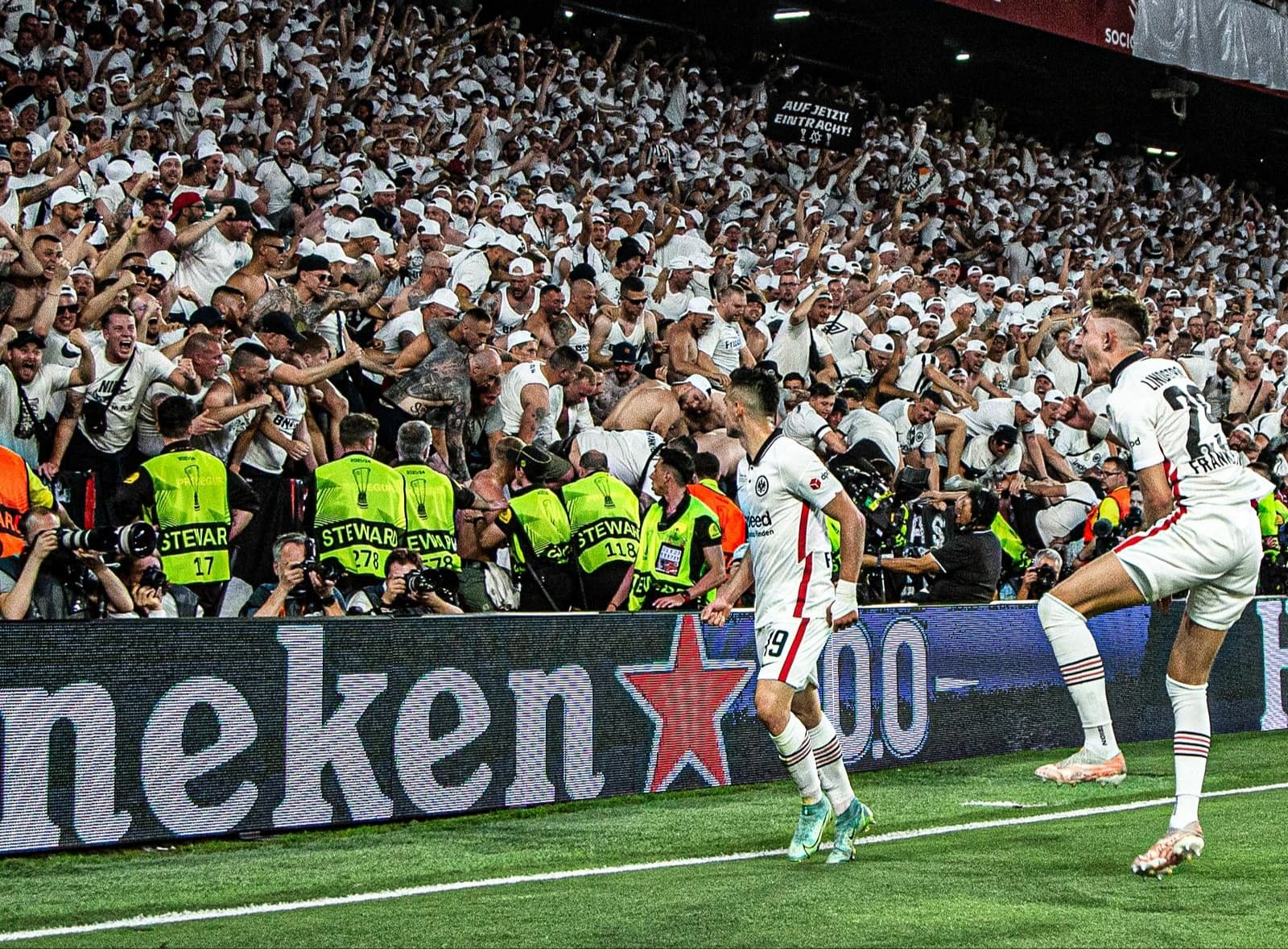آینتراخت فرانکفورت (5) 1-1 (4) رنجرز؛ تحقق رویا با هزاران ستاره 