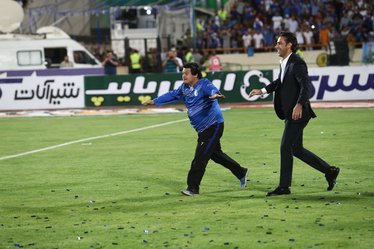شهاب همراه ویژه فرهاد مجیدی در جشن قهرمانی استقلال / عکس 