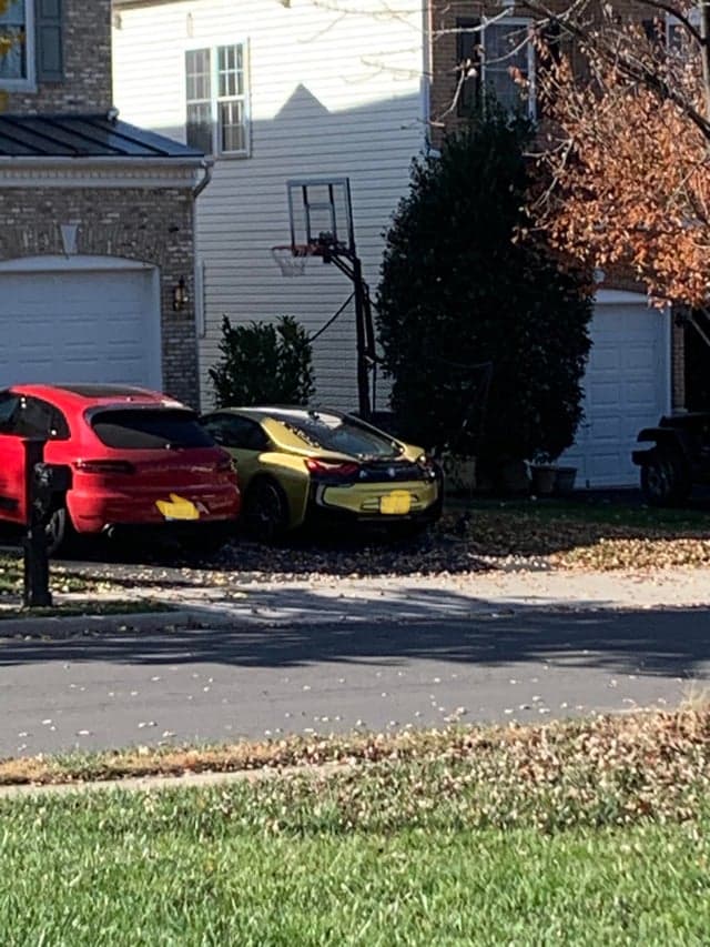 ?? bmw i8 vs porsche macan ??