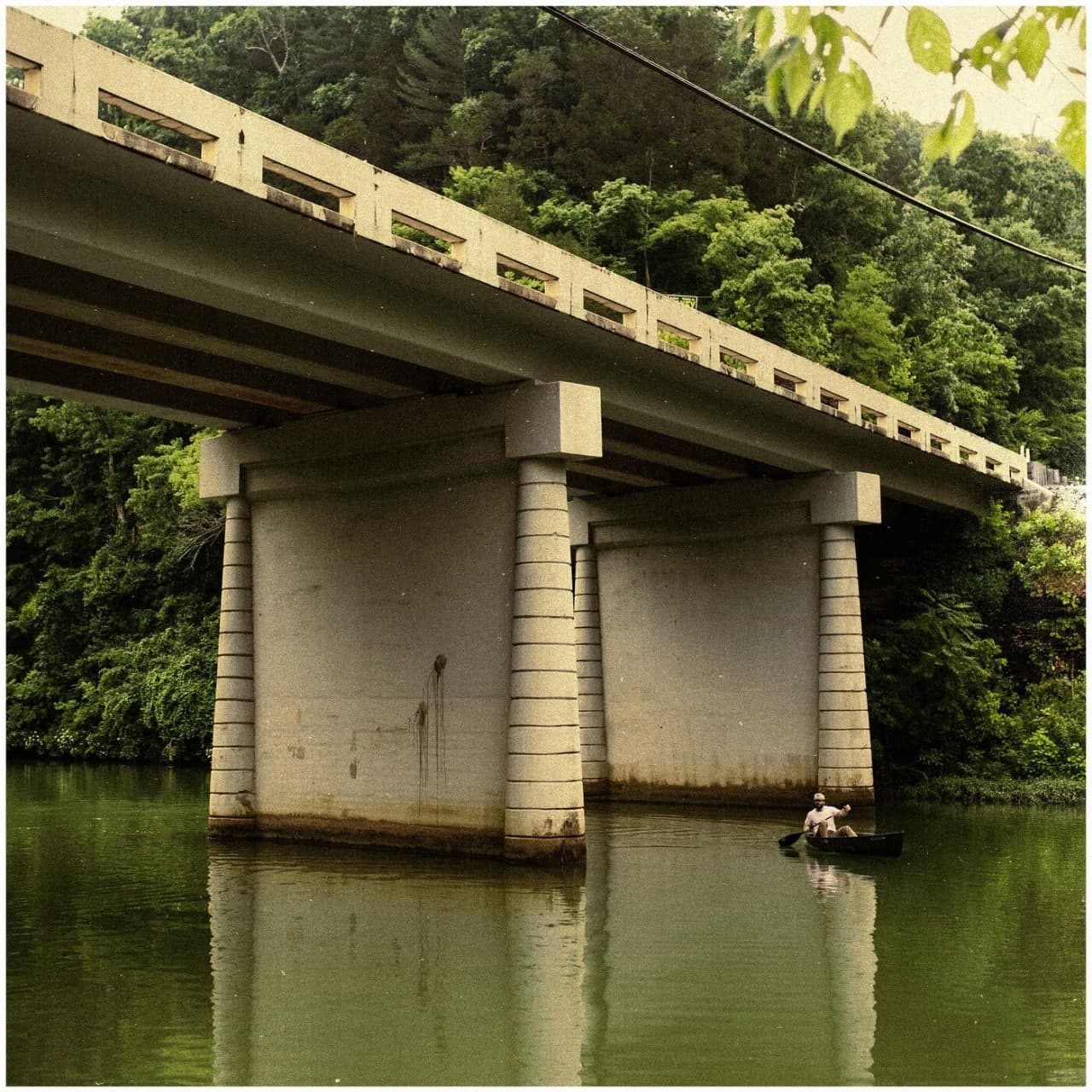 دانلود آهنگ Sam Hunt - Water Under The Bridge 