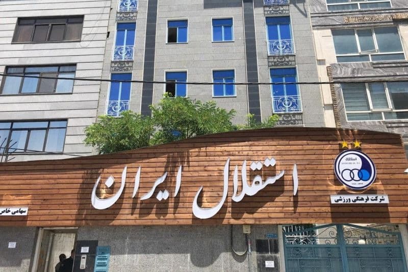 هیئت مدیره آبی‌ها تصمیم نهایی را گرفت/ از ۳ گزینه خارجی نیمکت استقلال رونمایی شد !! /دستیار مورینیو گزینه هدایت آبیهای پایتخت شد