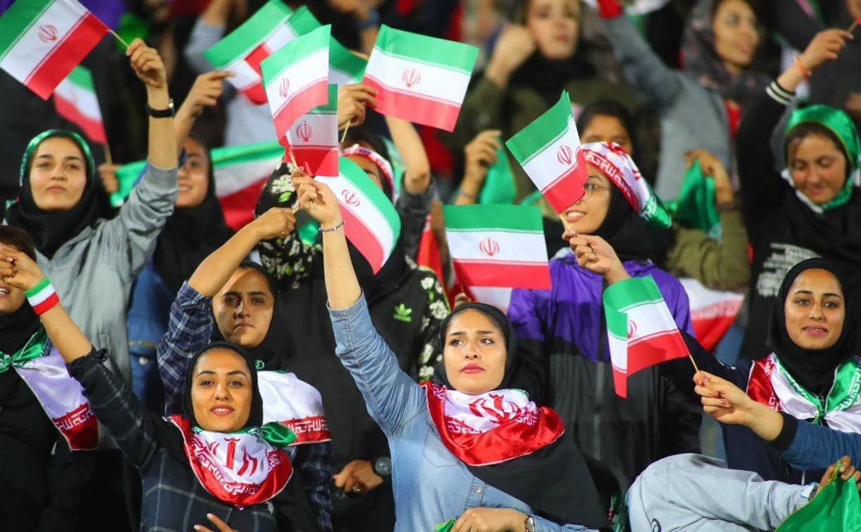 هفته دوم از لیگ بیست و دوم با حضور بانوان برگزار می شود؟