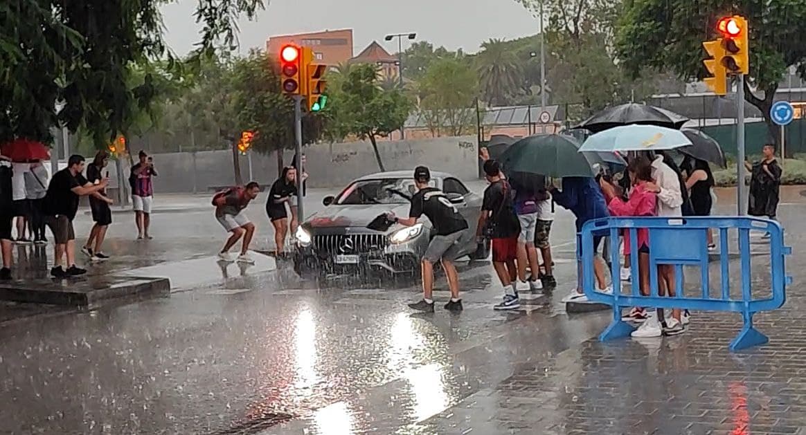 جزییات سرقت از لواندوفسکی در نزدیکی کمپ بارسلونا