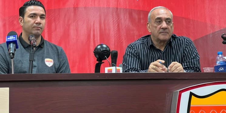 جواد نکونام: به شناسنامه و ملیت بازیکن نگاه نمی‌کنم / بازیکن ۷۰۰ هزار دلاری نداریم