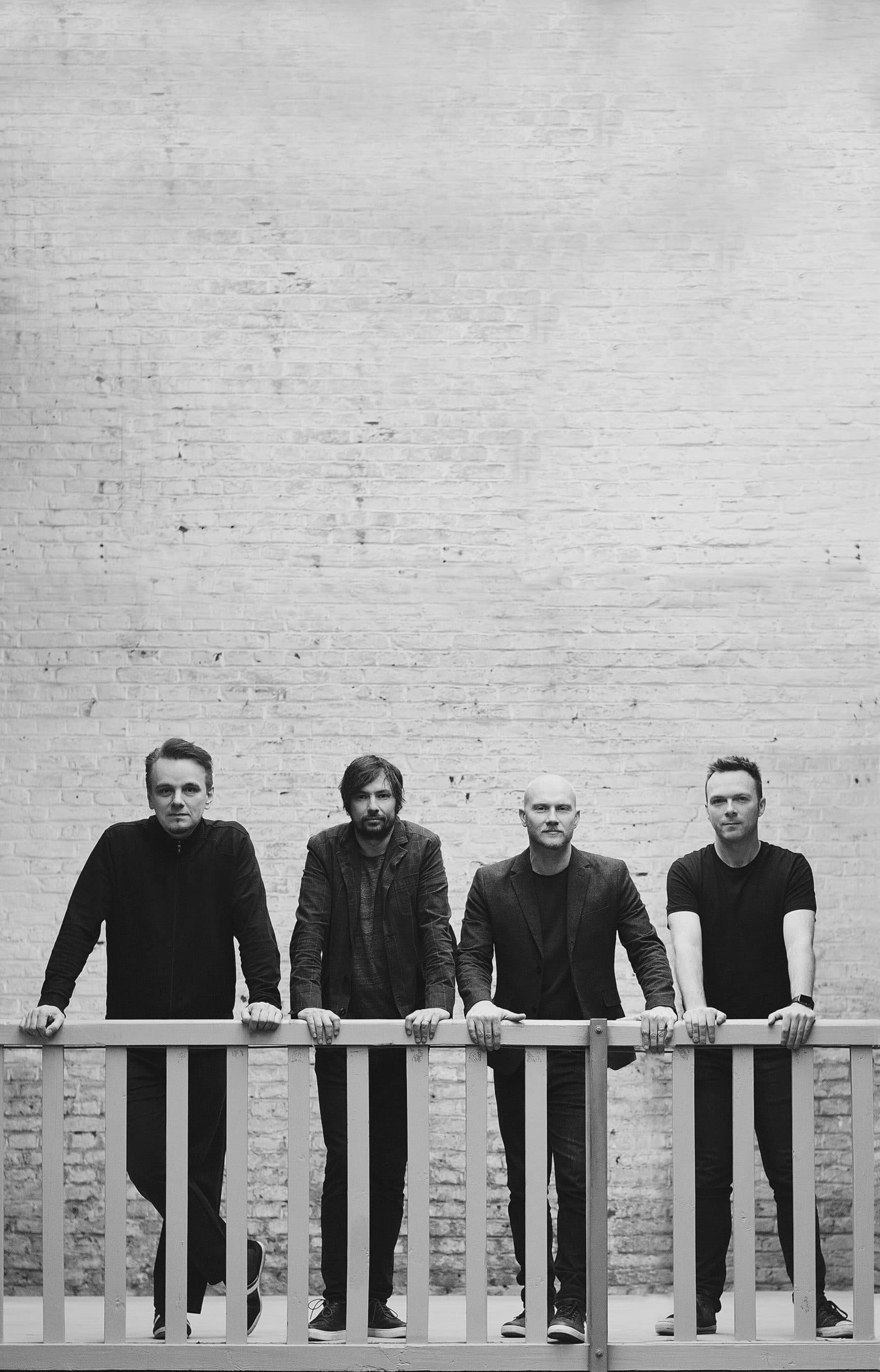 دانلود آهنگ زیبای The Pineapple Thief - Leave Me Be