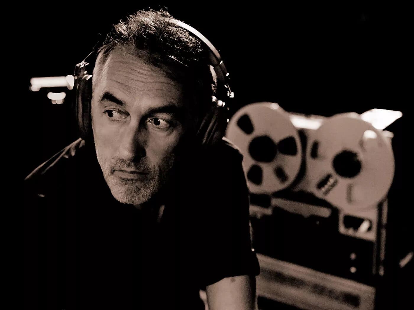 دانلود آهنگ Sur el fil از Yann Tiersen 