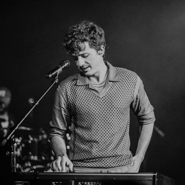 دانلود آهنگ جدید چارلی پوث (Charlie Puth) به نام Smells Like Me