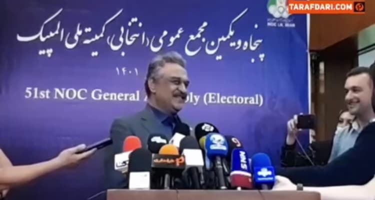 صحبتهای سلیمانی  رئیس فدراسیون اسکوواش  که با تاخیر وارد مجمع شده بود / فیلم