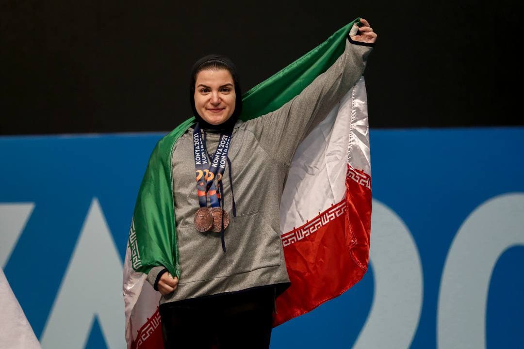 دختر برنزی ایران به جای تبعیدی ها؛ از پرستاری کرونا تا قهرمانی/ وزنه برداری، کارخانه تولید استعداد و مدال