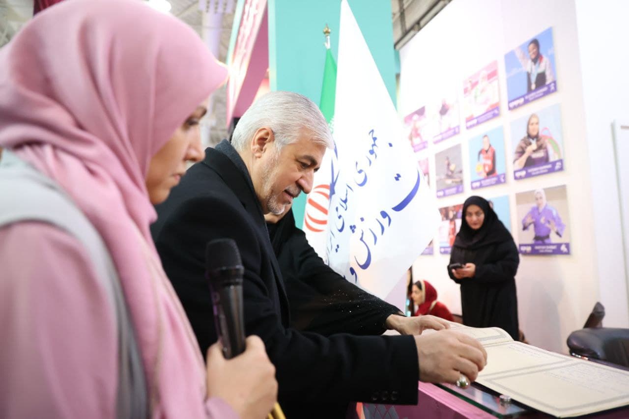 بازدید وزیر ورزش از نمایشگاه بانوان اثرگذار/ سجادی: بانوان ایرانی در تمامی عرصه‌ها صاحب‌نظر هستند