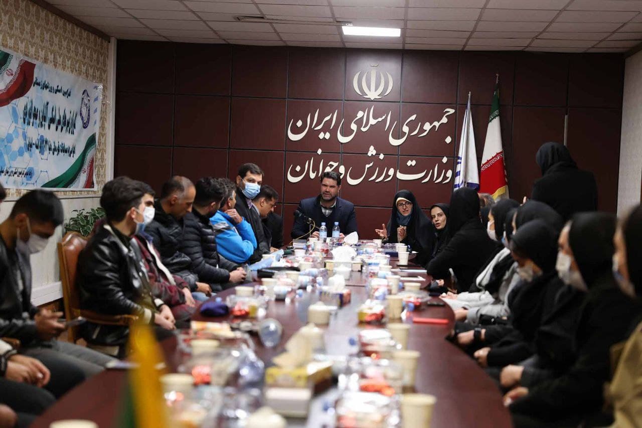 دیدار ملی‌پوشان اسکی با معاونان وزارت ورزش/ کاظمی‌پور: حمایت ویژه از رشته‌هایی مثل اسکی خواهیم داشت