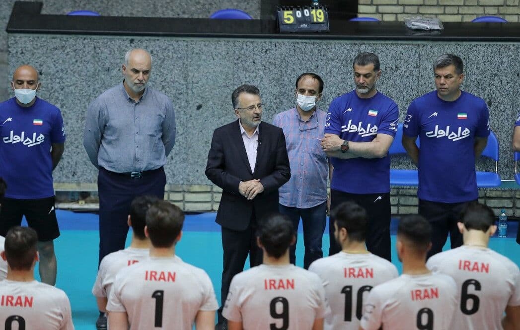 گفتگوی مفصل رئیس فدراسیون والیبال درباره حواشی تیم ملی؛ داورزنی: موسوی کاپیتانی می‌خواست، خوش‌خبر هماهنگ نبود