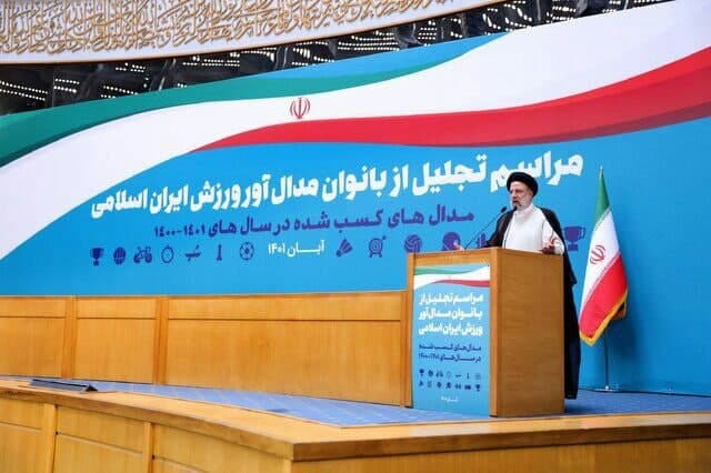 رئیس جمهور در آیین تجلیل از بانوان مدا‌ل‌آور ورزش ایران اسلامی؛ زن ایرانی مسلمان خودباور و خداباور حاضر نیست کرامت او بازیچه هوا و هوس شود