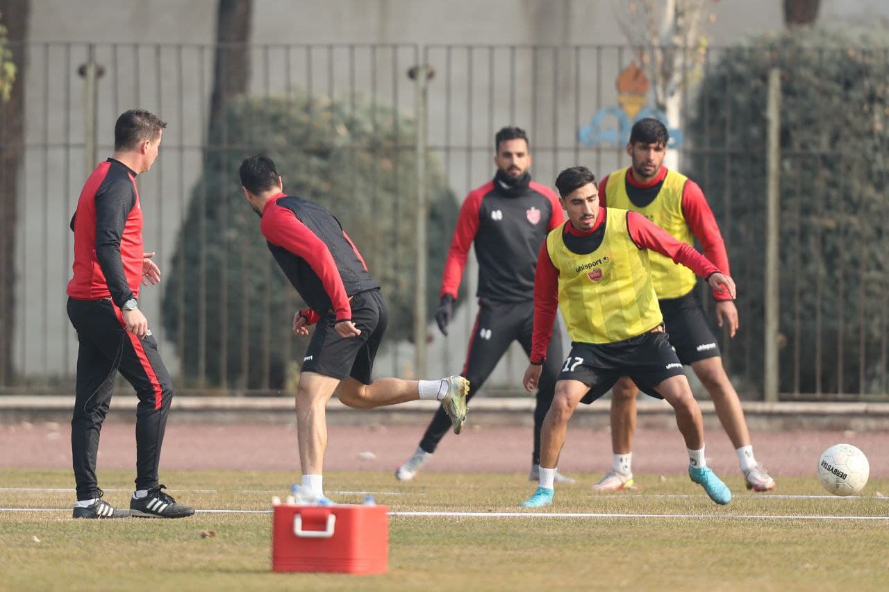 ارتش بدون محروم سرخ پوشان؛ پرسپولیس با تمام قوا مقابل نساجی