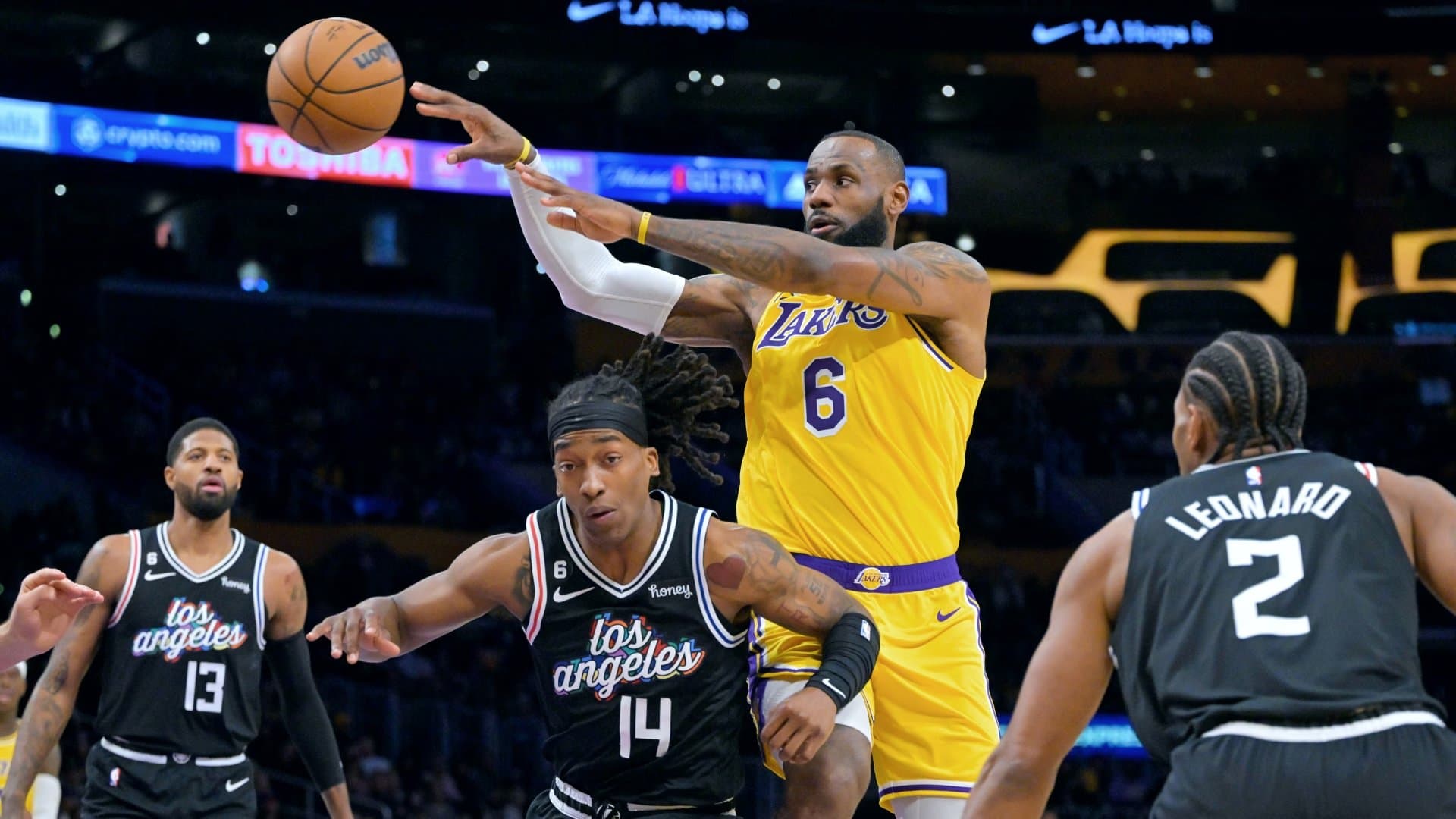 بسکتبال NBA | پادشاه در بند کوای و جورج