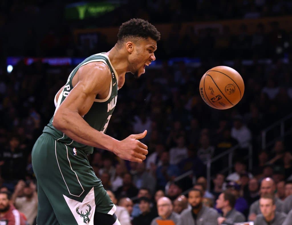 بسکتبال NBA | مهمان های بی رحم در خانه لیکرز