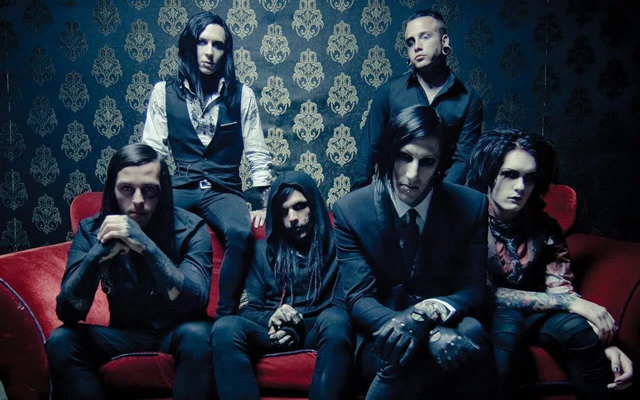 دانلود آهنگ Carry The Torch از Motionless In White