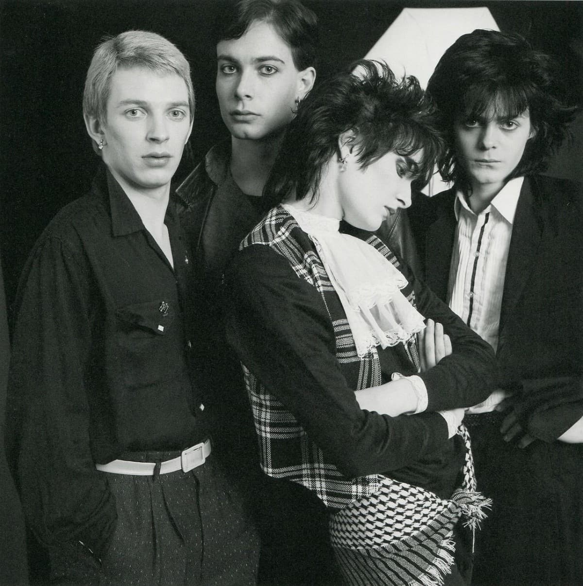 آهنگ The Passenger از Siouxsie and the banshees