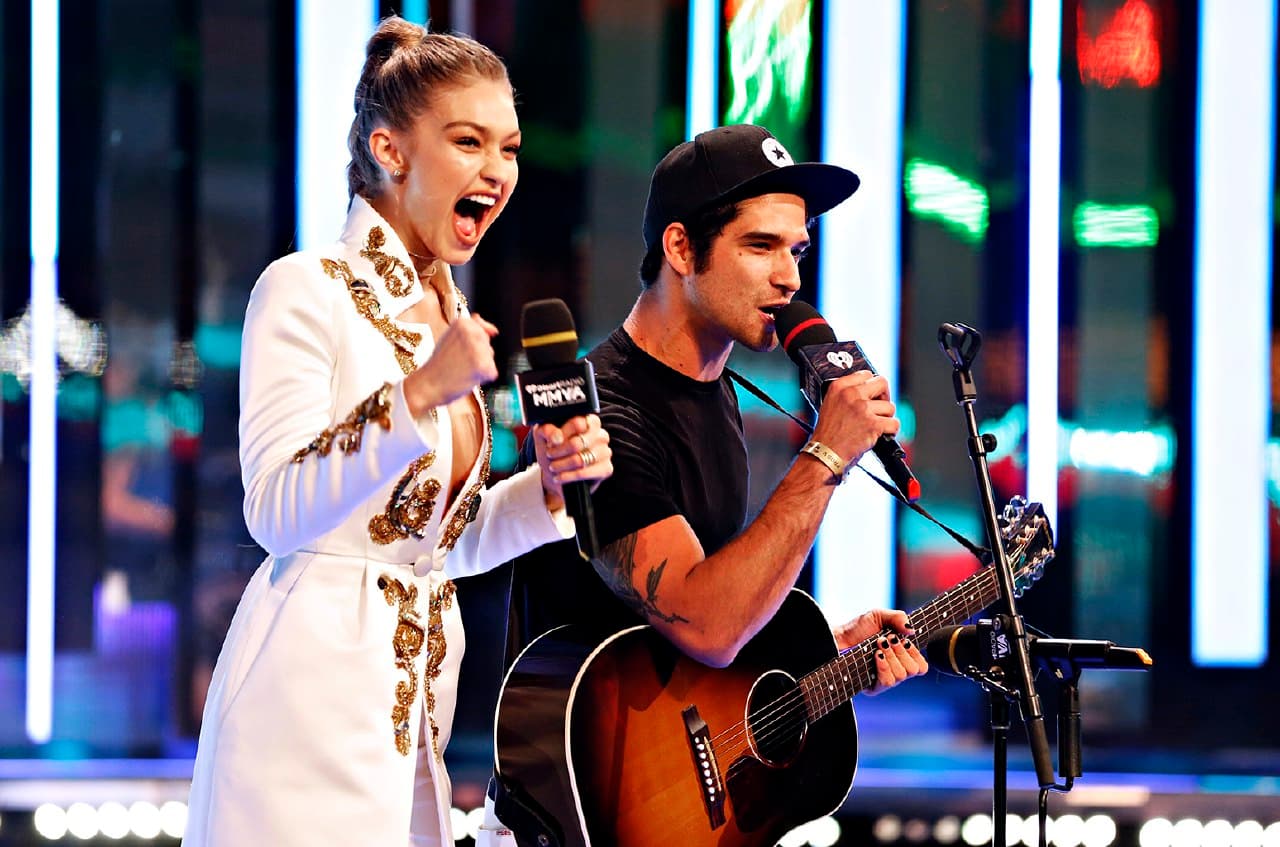 دانلود آهنگ Past Life از Tyler Posey
