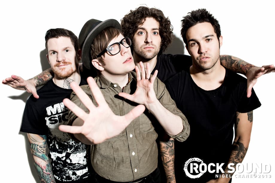آهنگ  My Songs Know What You Did in the Dark از گروه بی نظیر Fall Out Boy