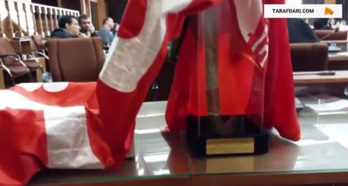 رونمایی از یک چوب هاکی متعلق به یک شهید در مجمع هاکی / فیلم