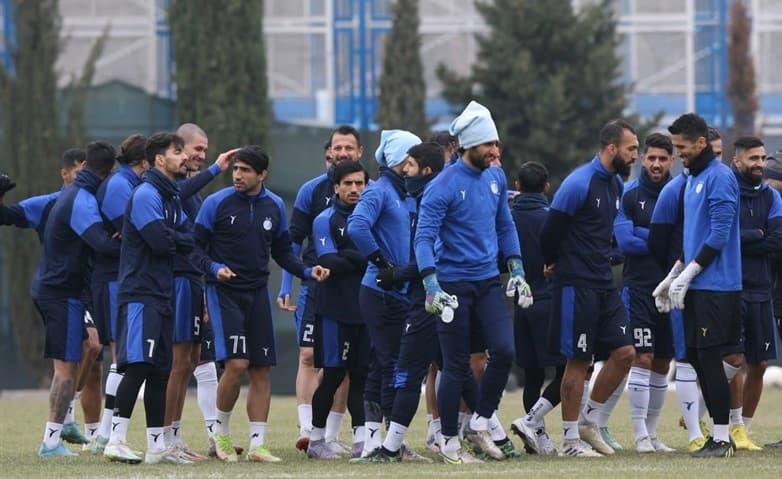 مردامند بازی با سپاهان را از دست داد / پناه استقلالی ها به سالن مجموعه انقلاب