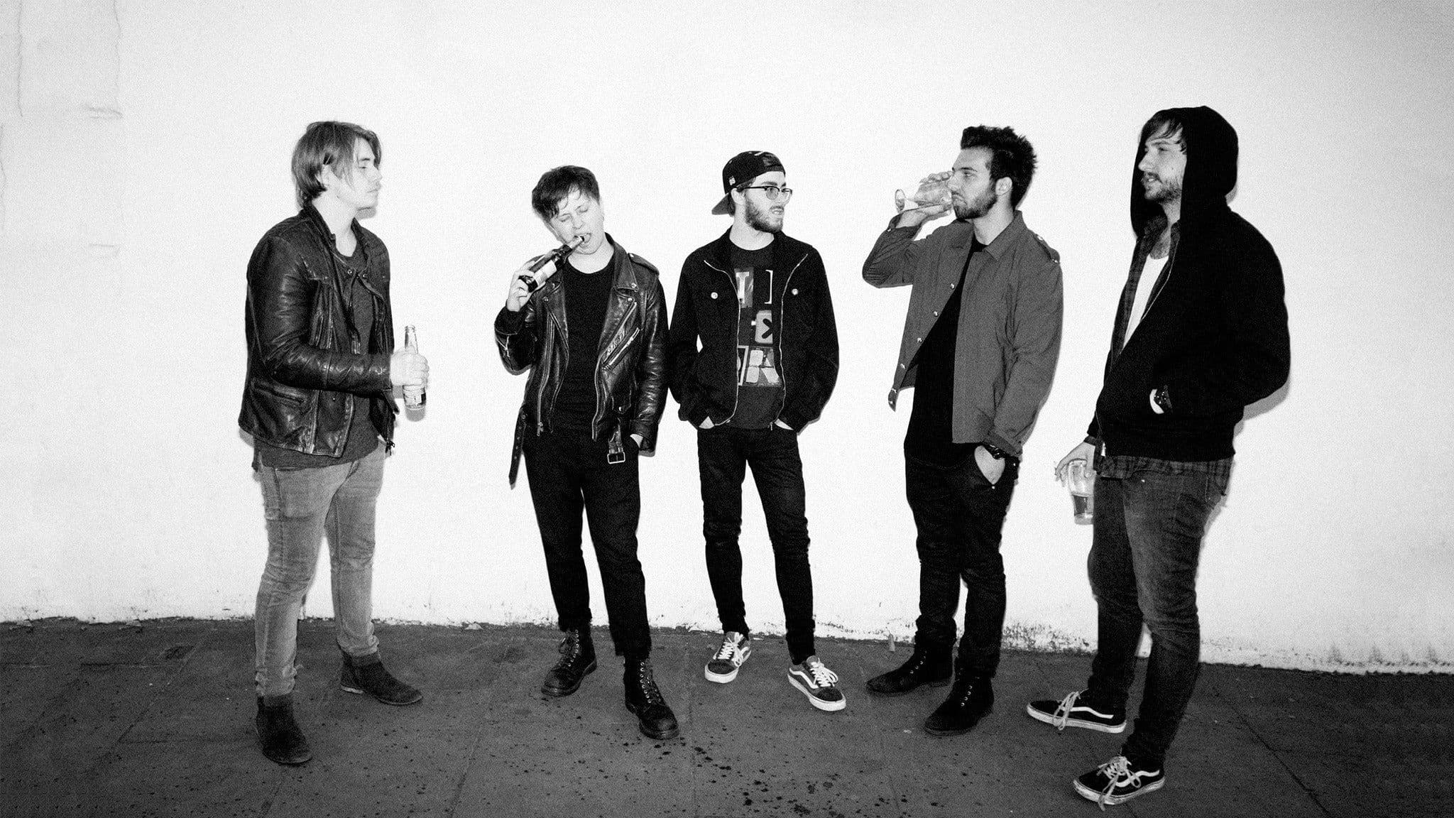 دانلود اهنگ amsterdam از nothing but thieves +متن