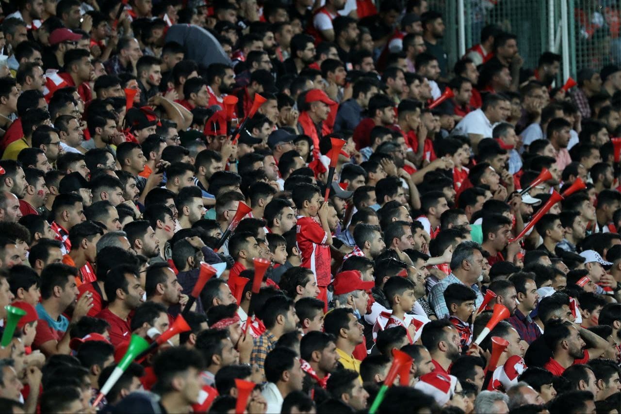 پیشنهاد برای جشن قهرمانی؛ پرسپولیسی ها این قاب عکس را به ورزشگاه ببرند! + عکس